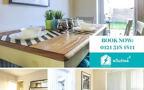 Tudors Esuites 4 Bedroom House Driveway & Garden