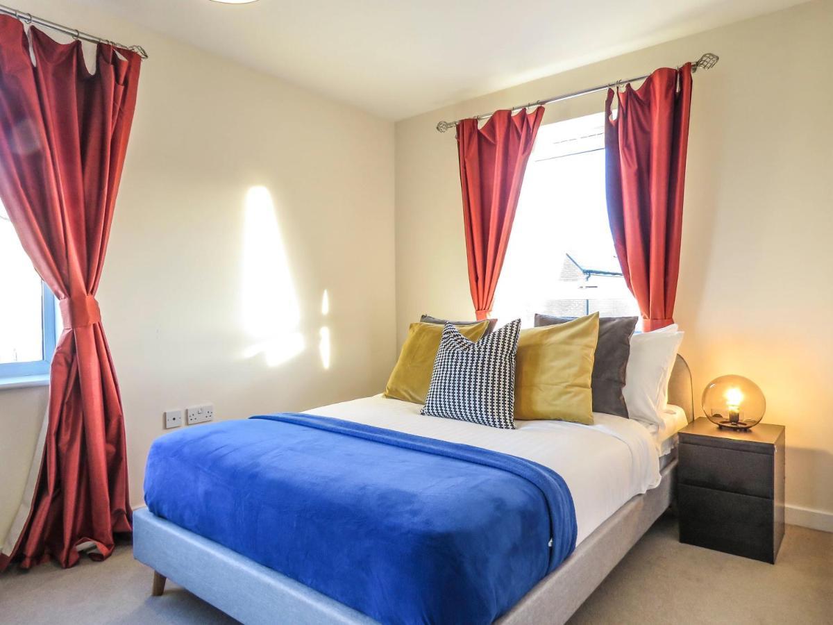 Tudors Esuites 4 Bedroom House Driveway & Garden Birmingham Exterior photo